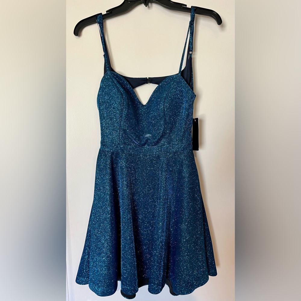 NEW Amazing Juniors Homecoming Dress (Size 9)